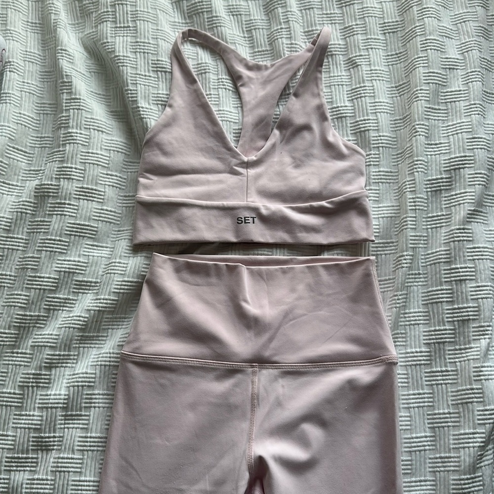 SET ACTIVE Luxform matching sports bra and leggings Lightings

Light pink